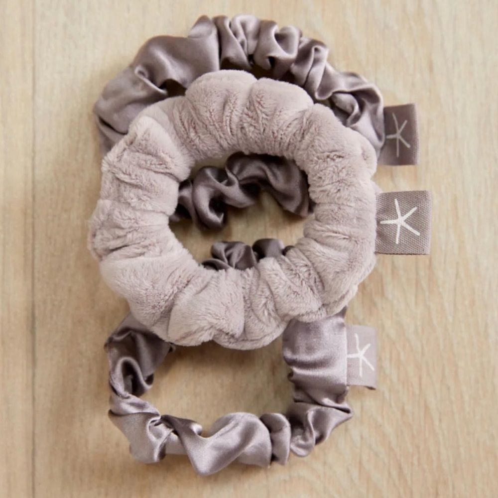 BAREFOOT DREAMS LUXECHIC AND SILK SCRUNCHIE SET Beach Rock Grey NEW MSRP $45
